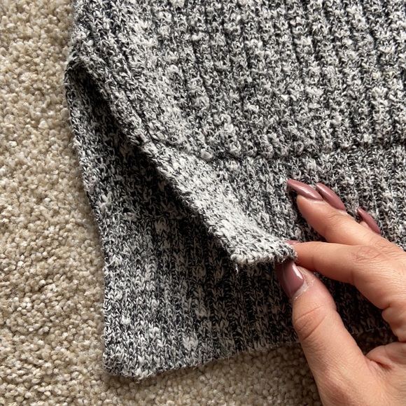 V-Neck Ribbed Sweater - Picture 3 of 6